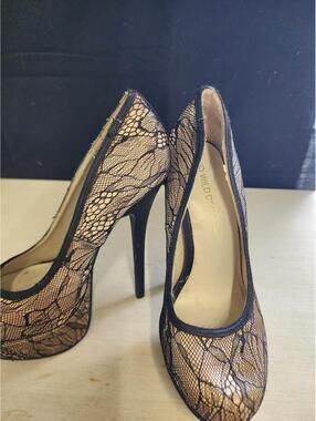 Size 7 Wild Diva Lace Pattern High Heel Pumps